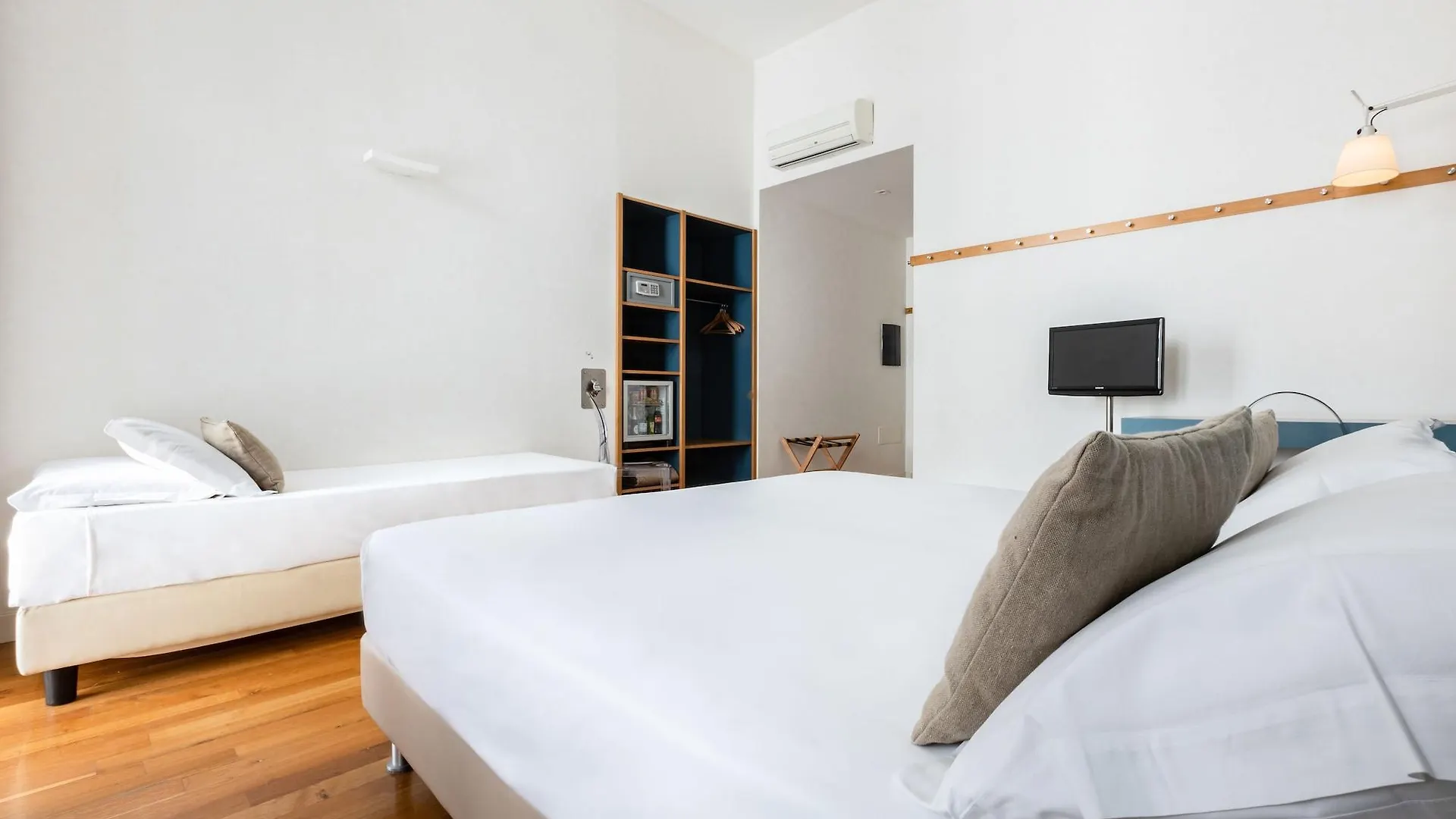Hotel Piazza Bellini & Apartments Naples