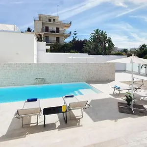Mediterranea - Seaview, Pool & Garden Apartman Bari