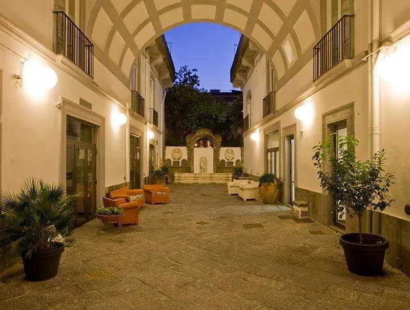 נאפולי Hotel Piazza Bellini & Apartments איטליה